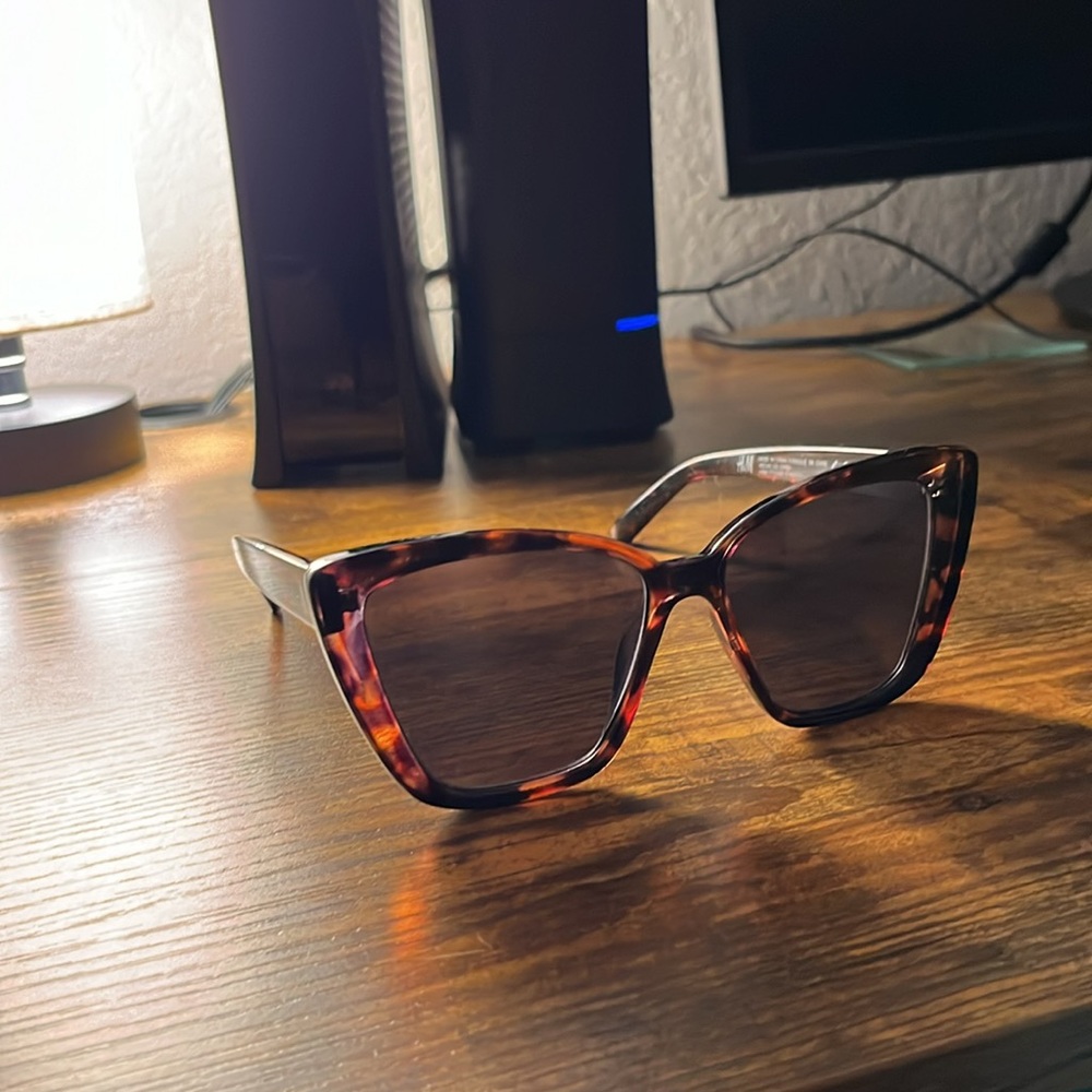 H&M sunglasses - Picture 2 of 4